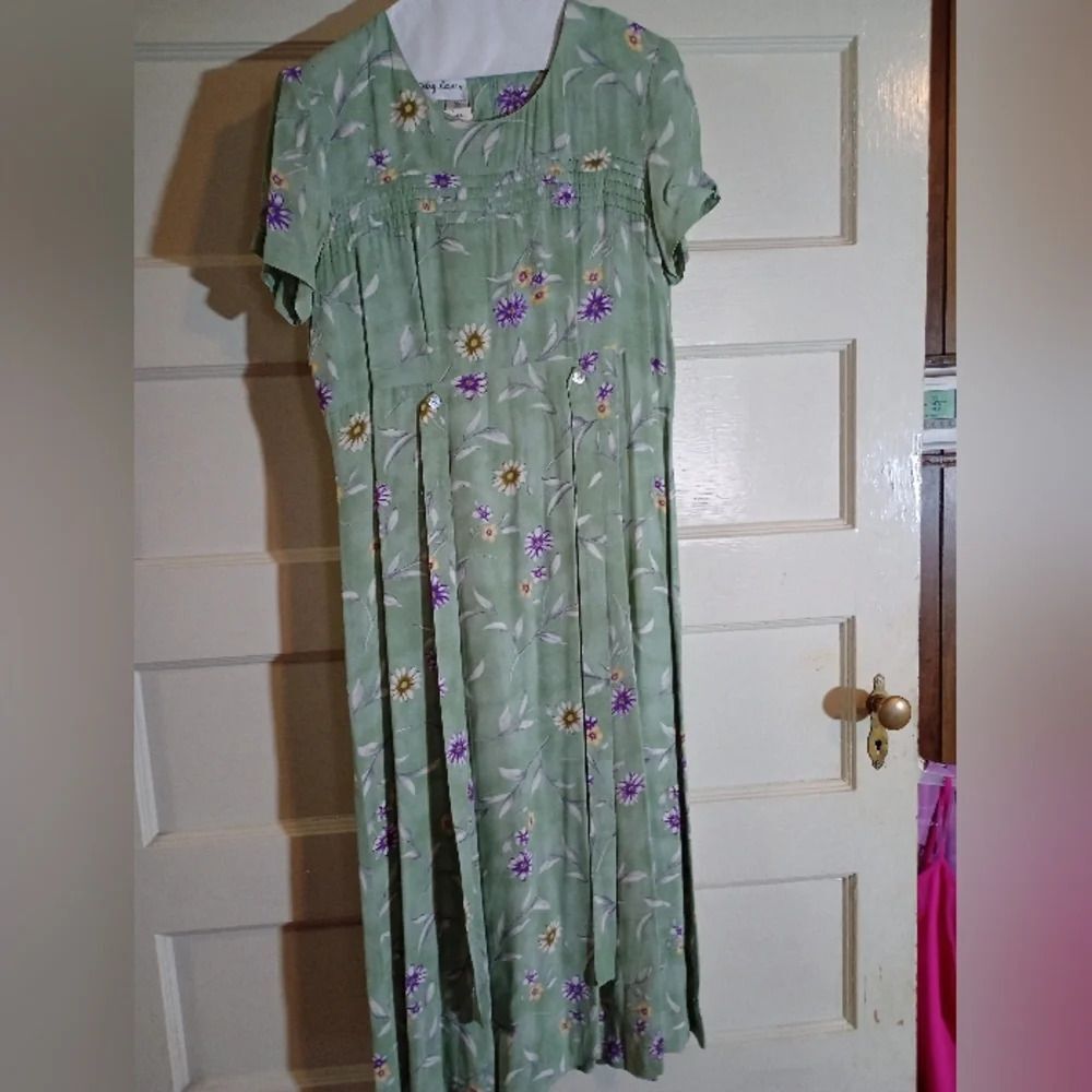 Betsy Lauren size 8 women's floral dress (Can395)